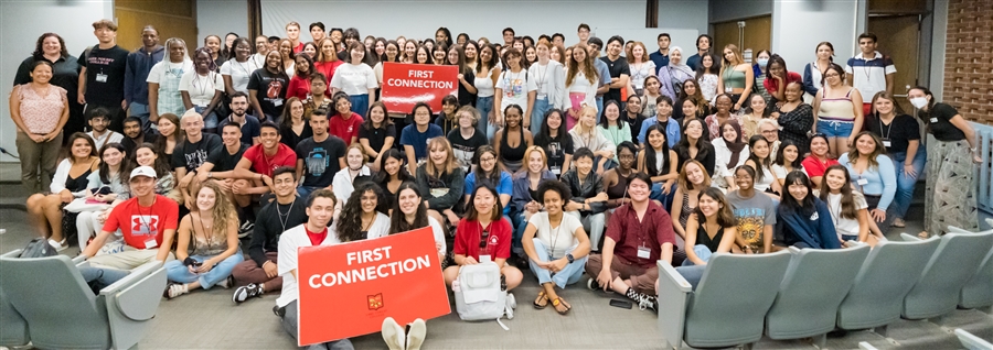 Students and Mentors attending First Connection pose with campus leadership