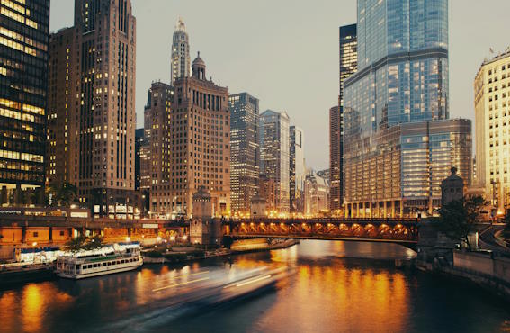 chicago river and buildings in the evening
