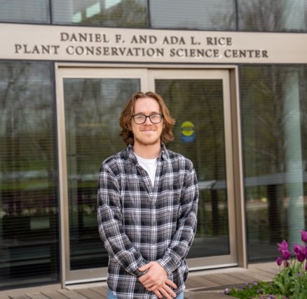 brayden saunders interning at the chicago botanic garden