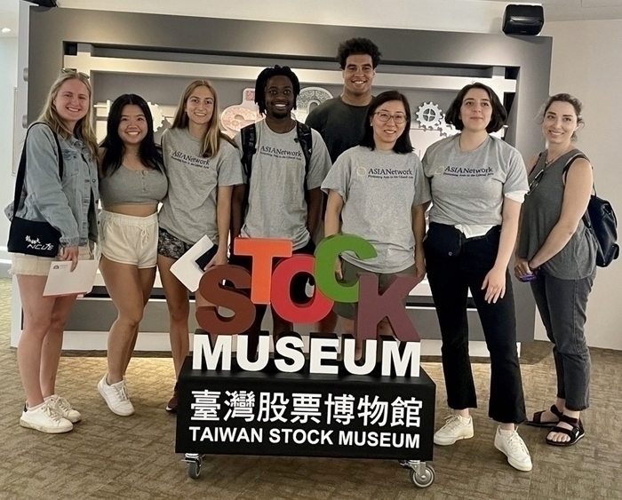 Professors and students at Taiwan Stock Museum