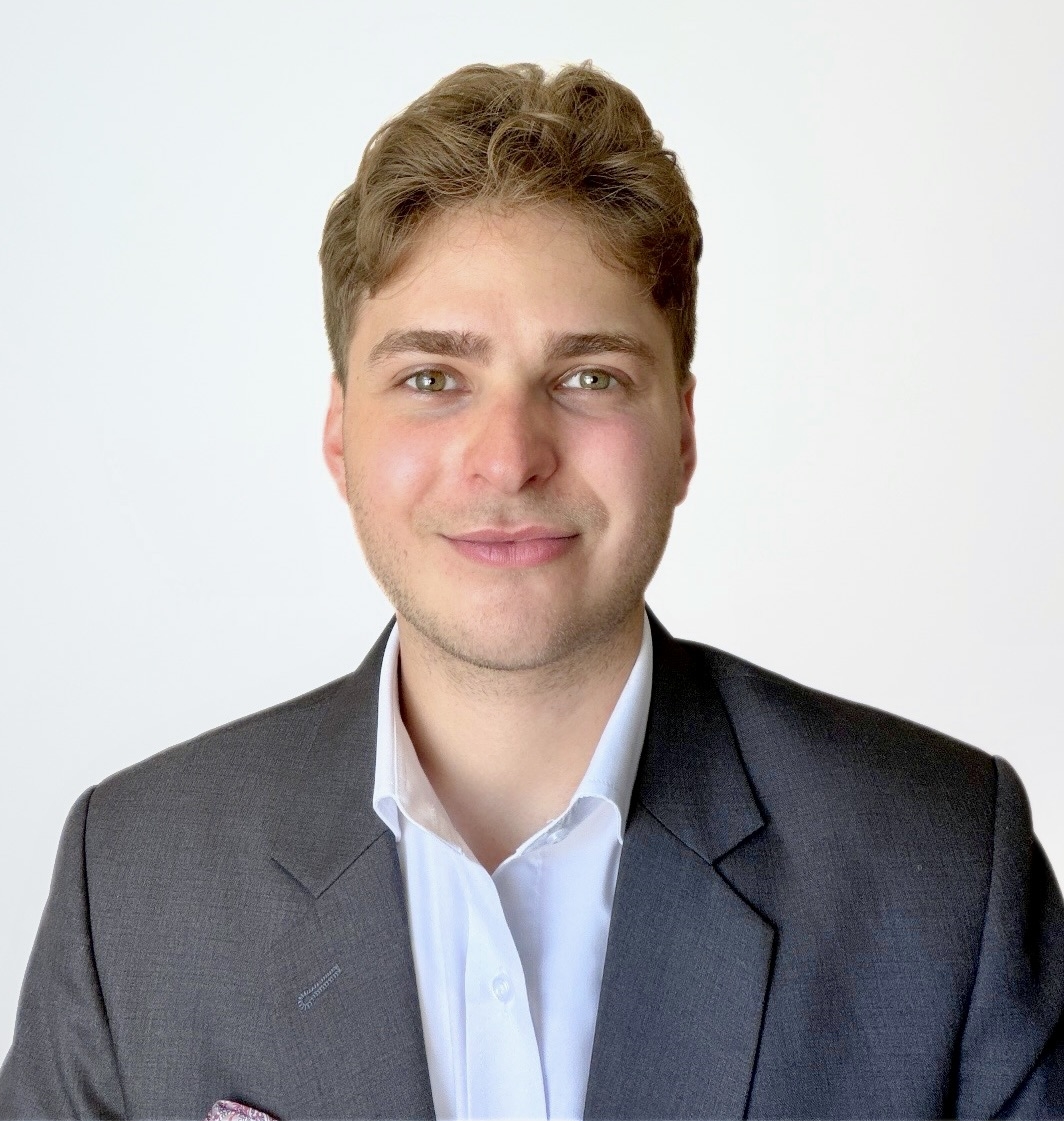 Marius Simon headshot